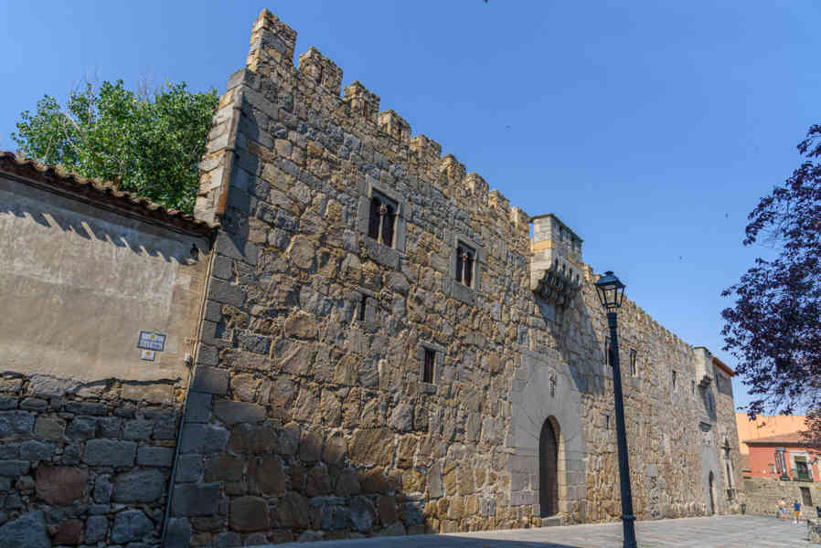 Ávila 114 - palacio de los Dávila.jpg